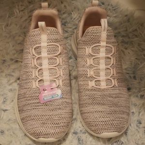 NWT Light pink Skechers
